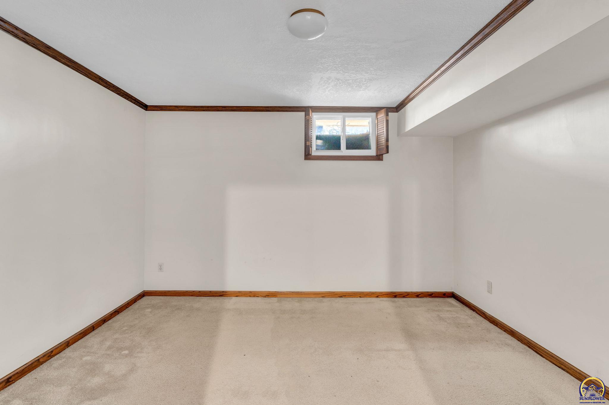3131 Southwest Belle Avenue Topeka, KS 66614 - Photo 28 of 40