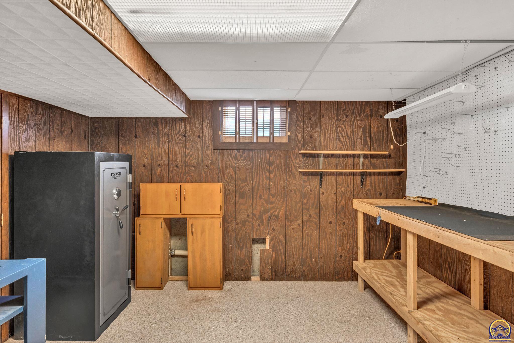 3131 Southwest Belle Avenue Topeka, KS 66614 - Photo 32 of 40