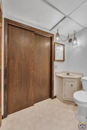 $260,000 | 3131 Southwest Belle Avenue, Topeka, KS 66614