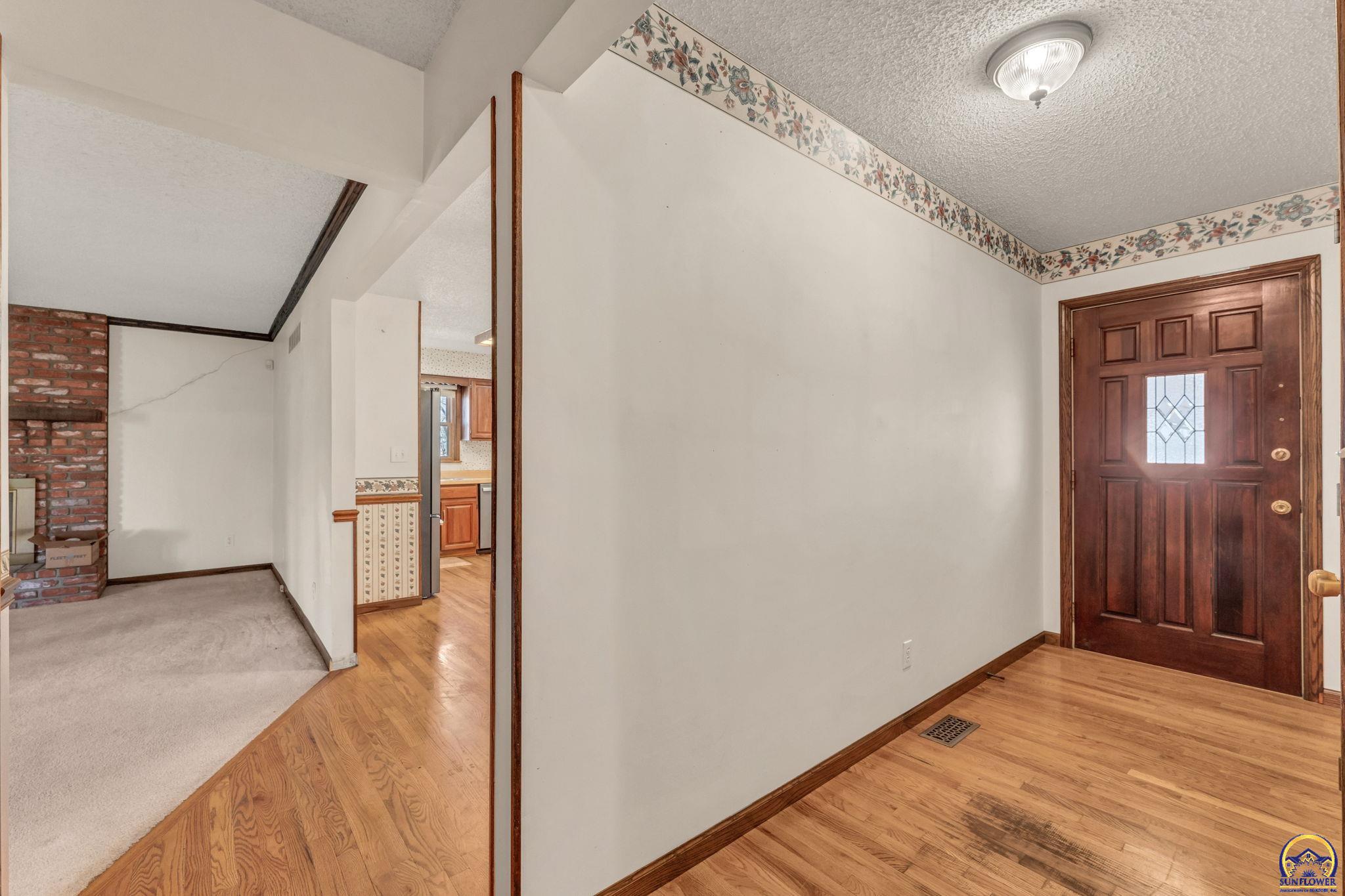 3131 Southwest Belle Avenue Topeka, KS 66614 - Photo 6 of 40