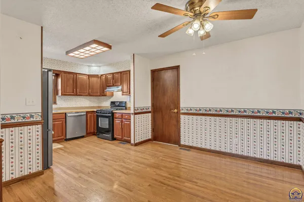 $260,000 | 3131 Southwest Belle Avenue, Topeka, KS 66614