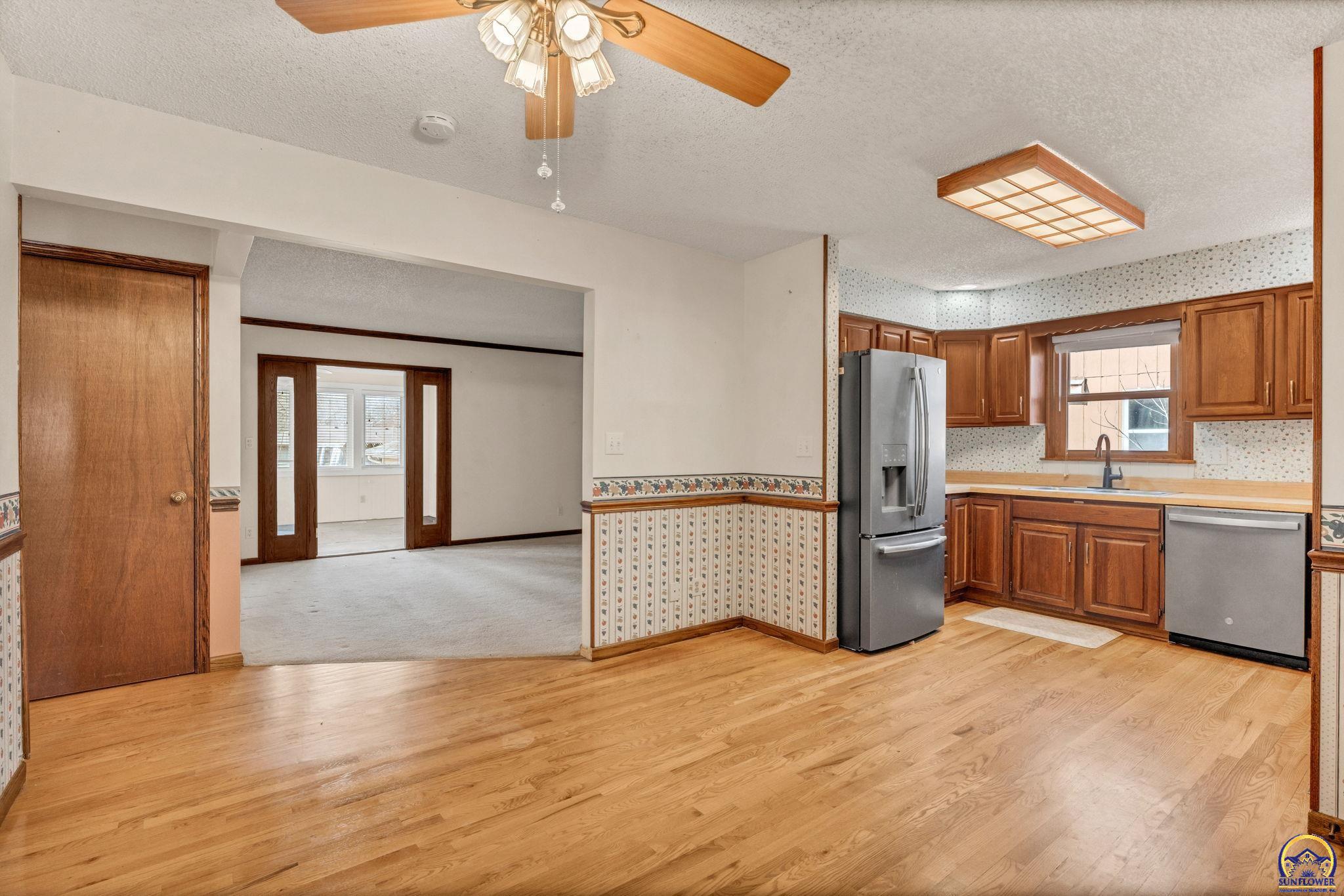 3131 Southwest Belle Avenue Topeka, KS 66614 - Photo 8 of 40