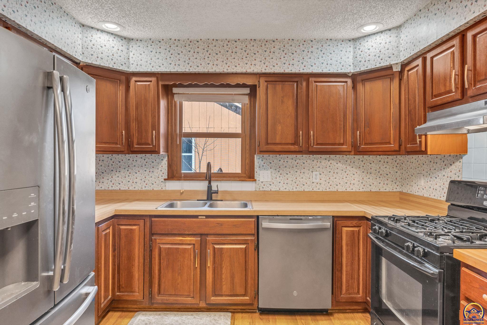 3131 Southwest Belle Avenue Topeka, KS 66614 - Photo 10 of 40