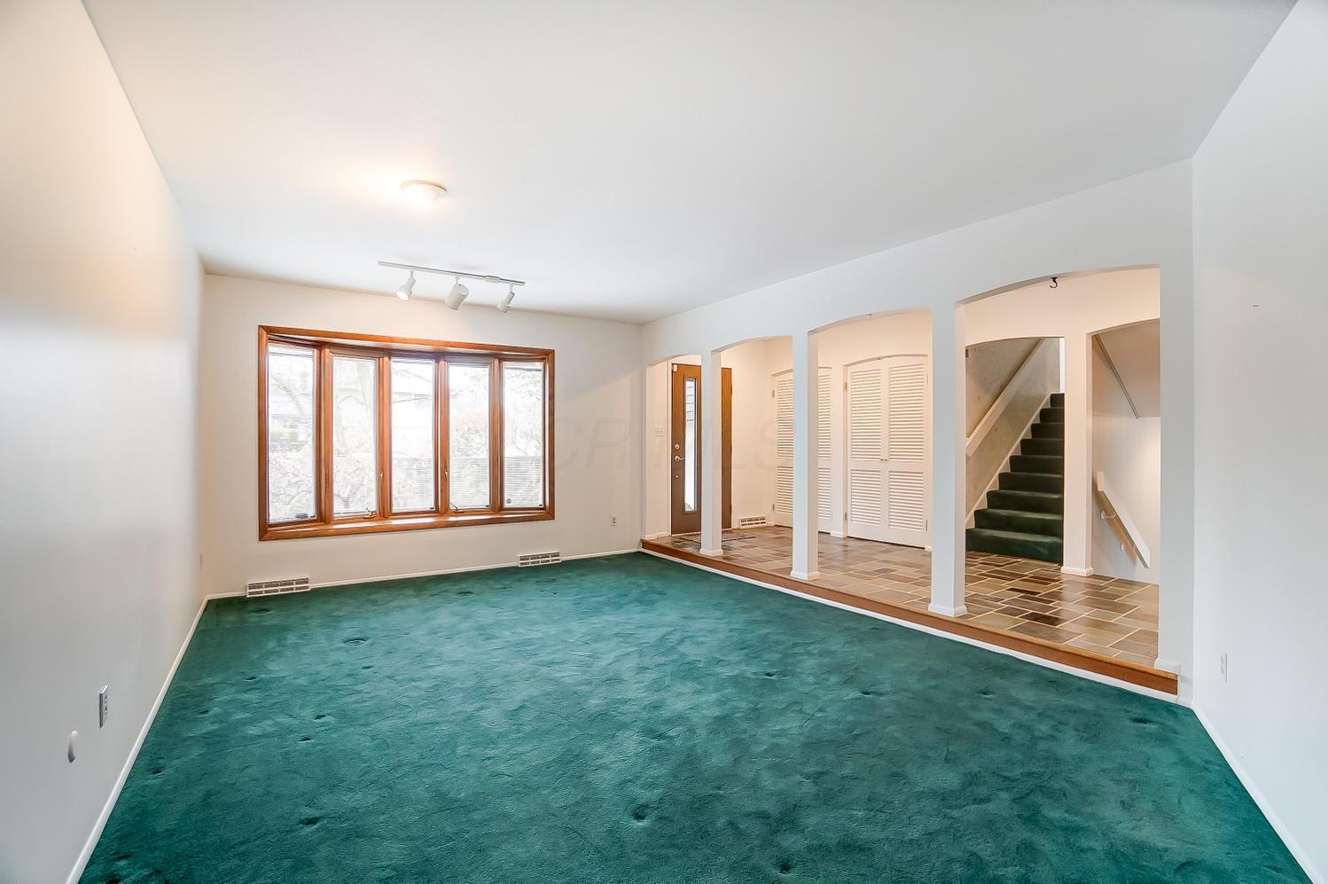6088 Sedgwick Road Columbus, OH 43235 - Photo 6 of 57 Gallery Image 6