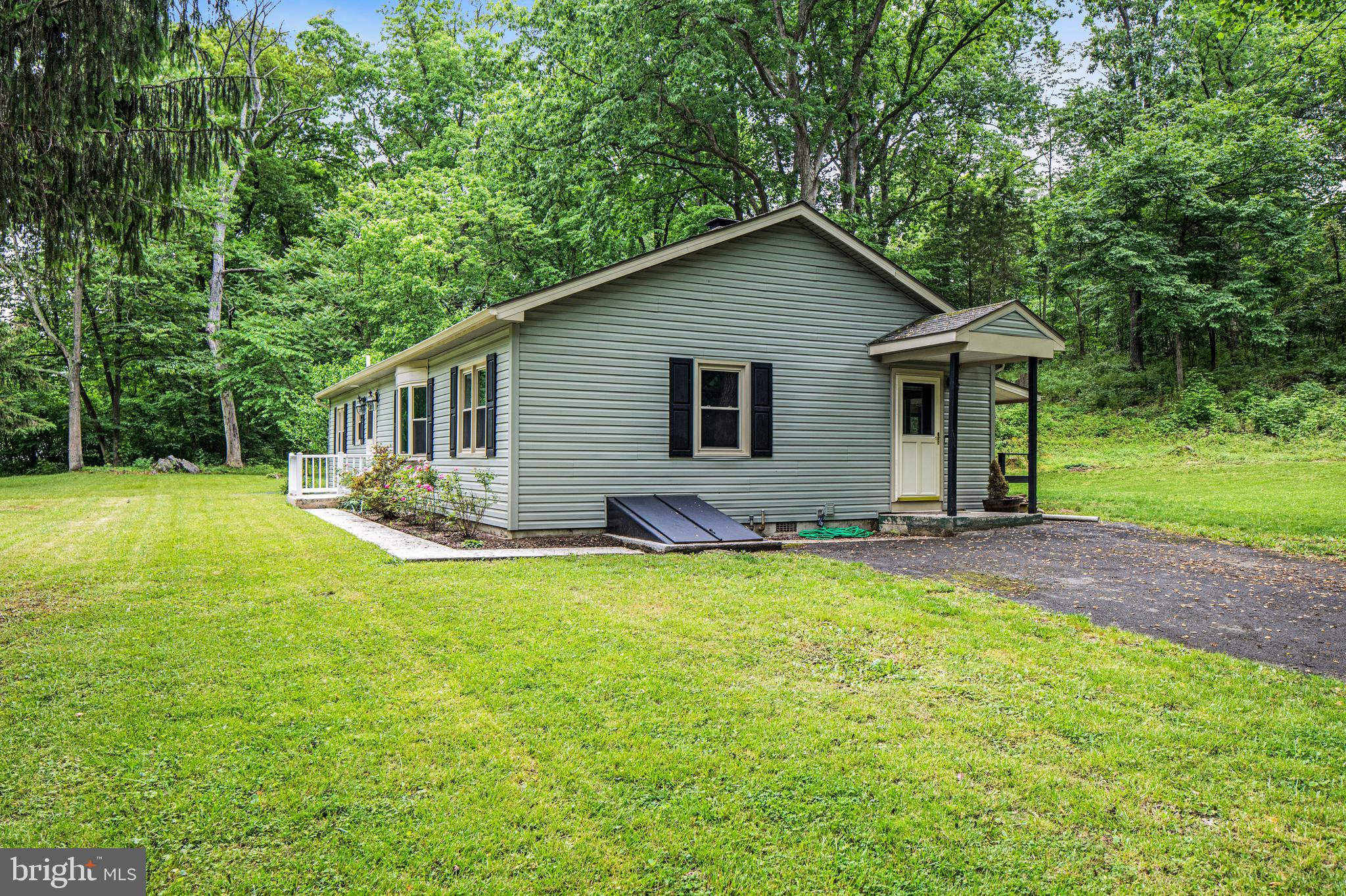15403 Falling Waters Road Williamsport, MD 21795 - Photo 21 of 23 Spacious driveway area!