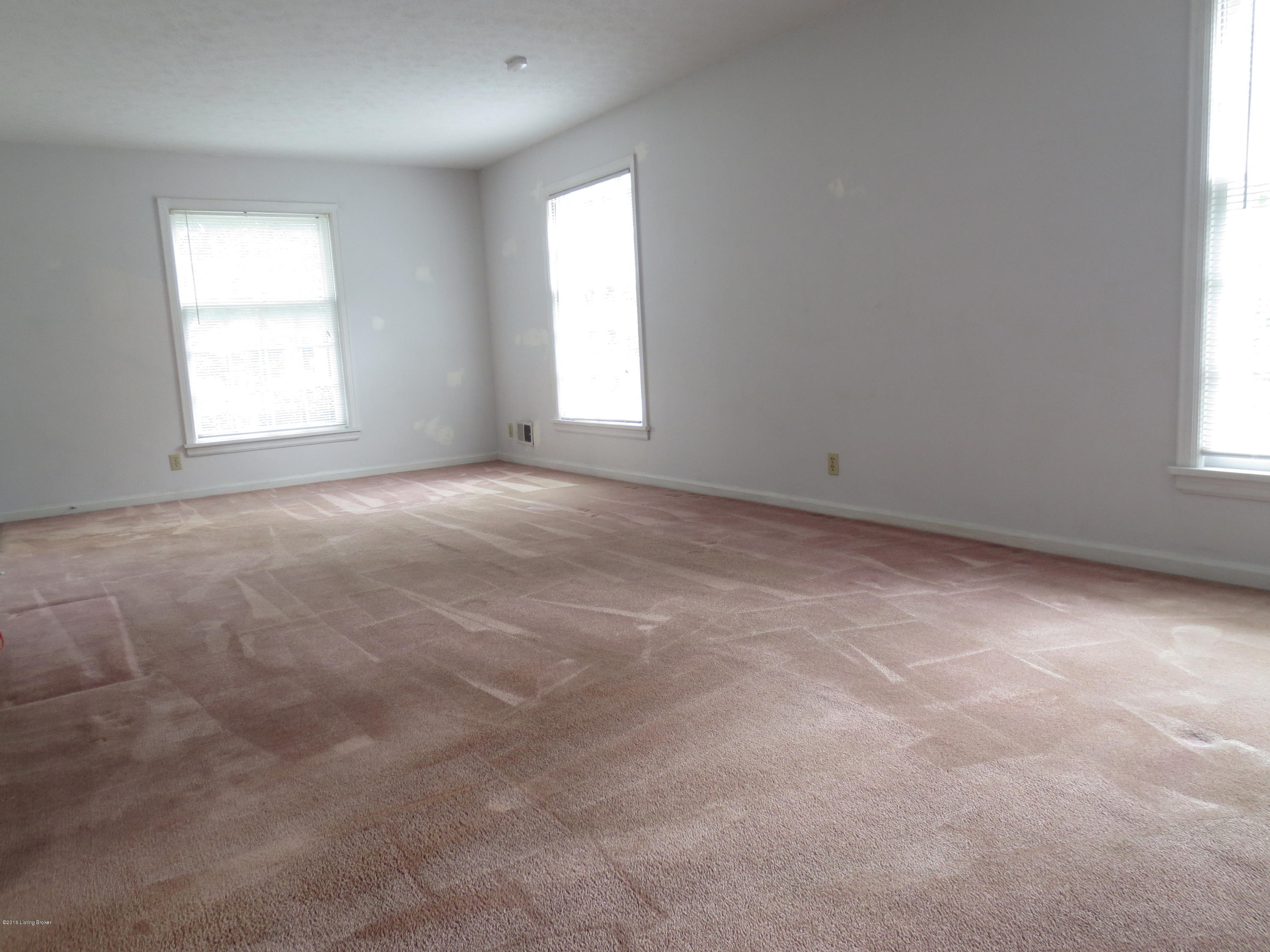 9011 Cardiff Road Louisville, KY 40242 - Photo 20 of 31 IMG_1775