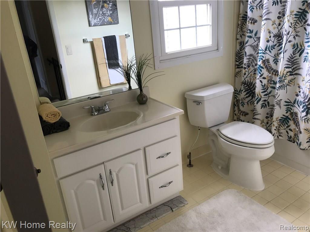 1352 Crescent Lane Rochester Hills, MI 48306 - Photo 29 of 58