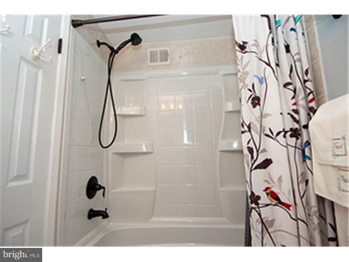 3230 Lester Road Philadelphia, PA 19154 - Photo 16 of 25 Bathroom