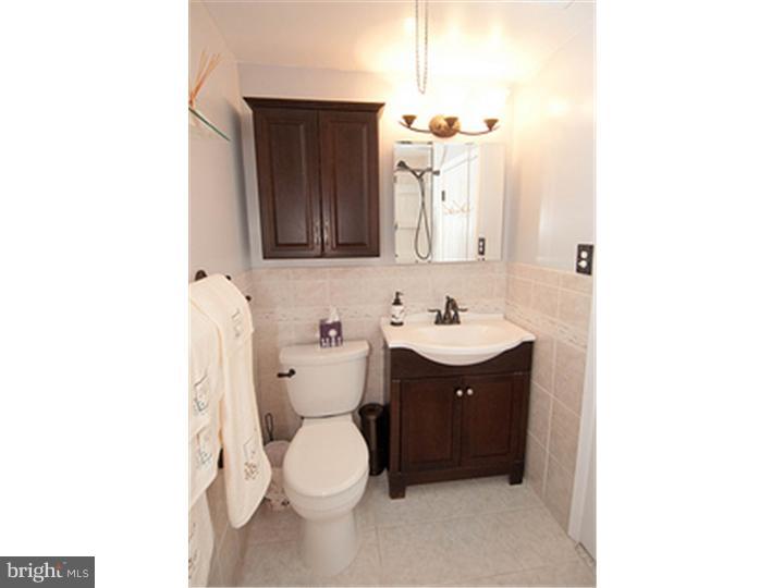 3230 Lester Road Philadelphia, PA 19154 - Photo 18 of 25 Bathroom