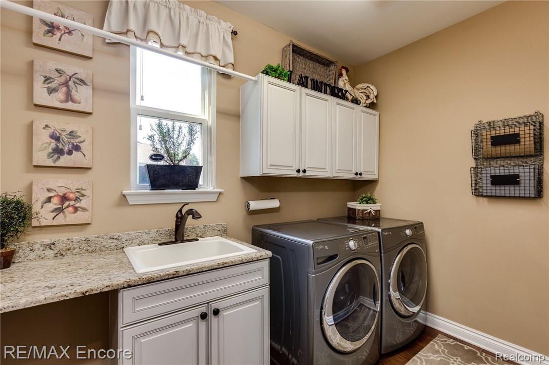 6981 Oakhurst Ridge Road Clarkston, MI 48348 - Photo 19 of 48 1st Floor Laundry