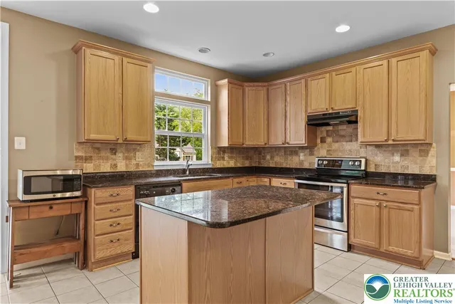 $675,000 | 3275 West Fairview Street, Allentown, PA 18104