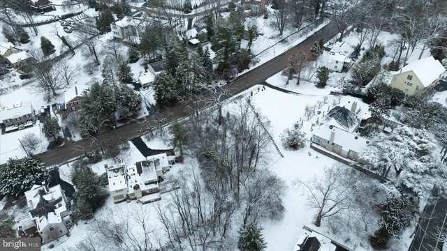 a view of a pathway of a house