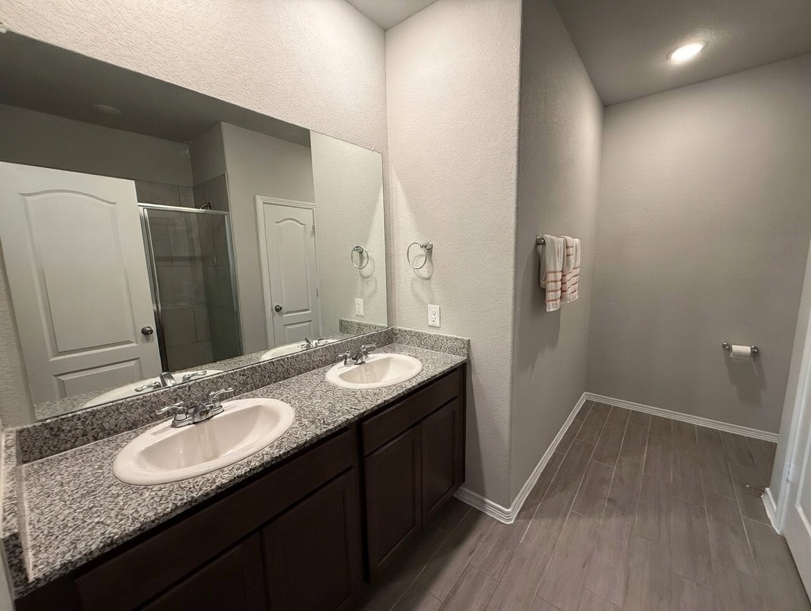 20023 Tuft Canyon Porter, TX 77365 - Photo 11 of 20 Double Vanity Primary bathroom