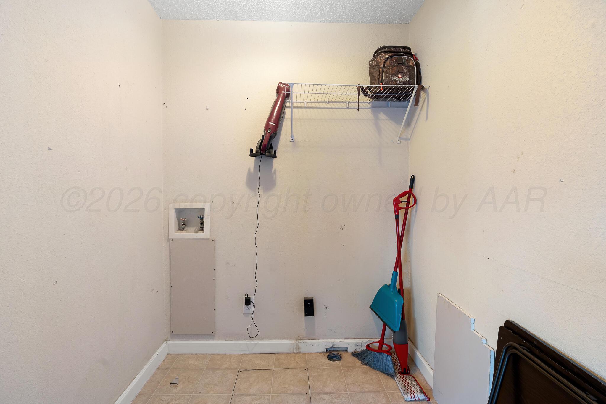 4603 Parker Street Amarillo, TX 79110 - Photo 11 of 20 Laundry