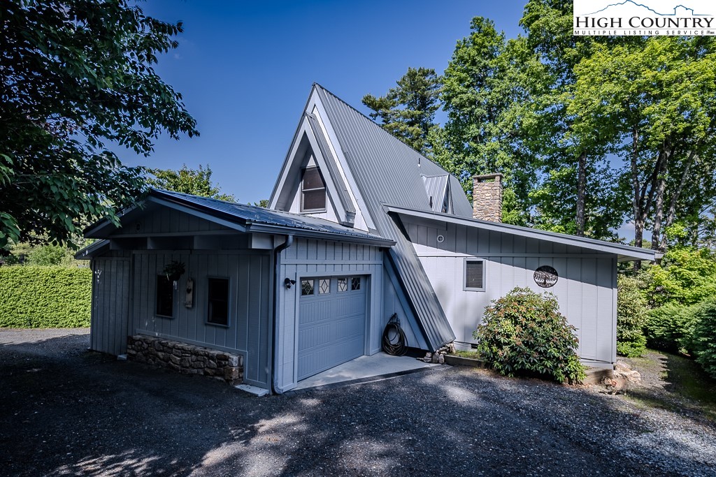 183 Rhododendron Loop Newland, NC 28657 - Photo 2 of 49 a front view of a house with a yard