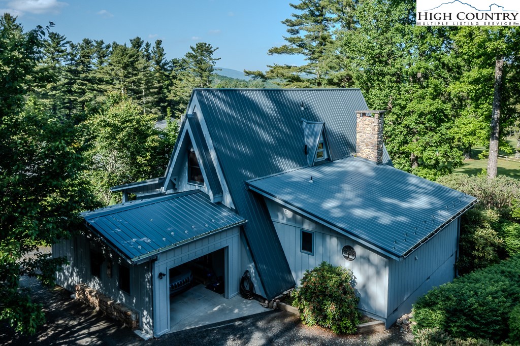 183 Rhododendron Loop Newland, NC 28657 - Photo 6 of 49 an aerial view of a house having yard