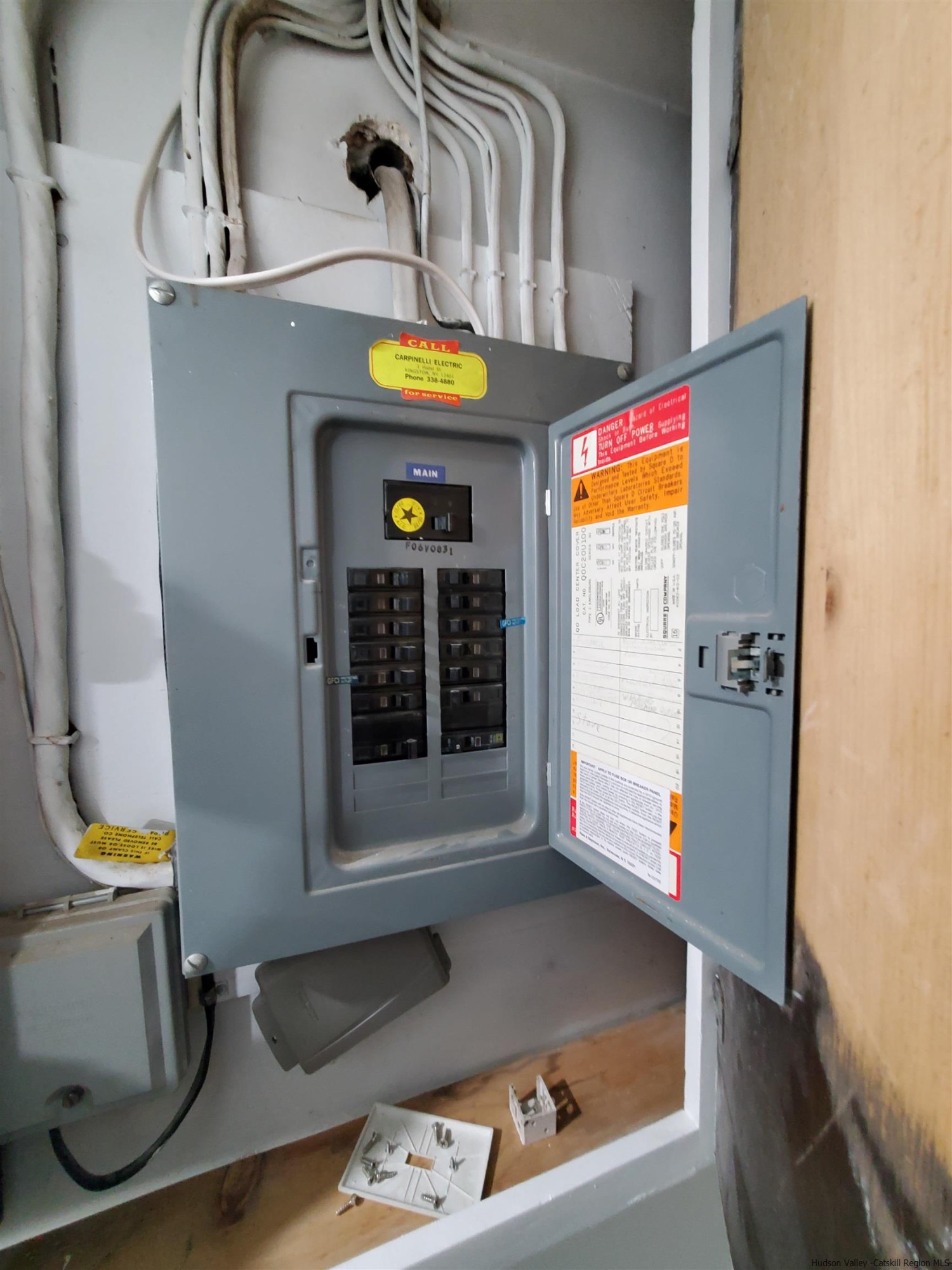 326 Boulevard Kingston, NY 12401 - Photo 20 of 35 a bathroom with a bathtub and a window