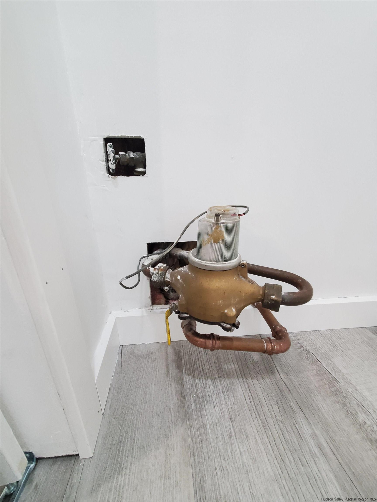 326 Boulevard Kingston, NY 12401 - Photo 26 of 35 a bathroom with a sink and a mirror