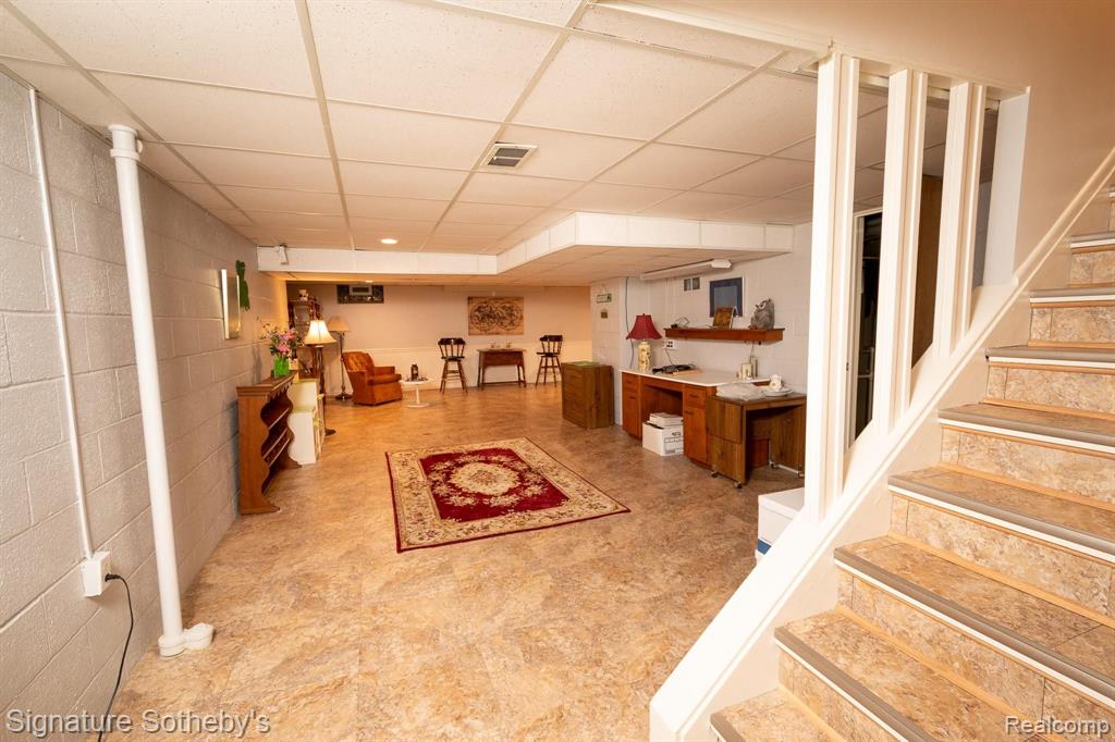 577 Thorntree Road Grosse Pointe Woods, MI 48236 - Photo 28 of 40