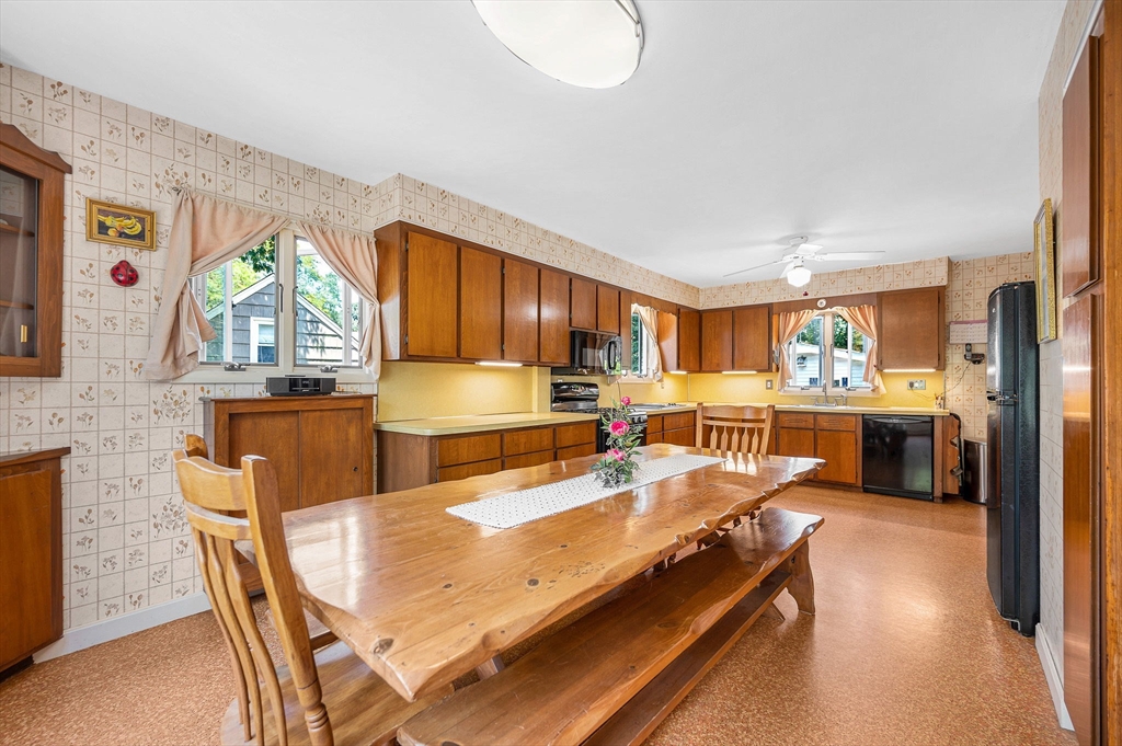 150 Hamilton Street Saugus, MA 01906 - Photo 12 of 41