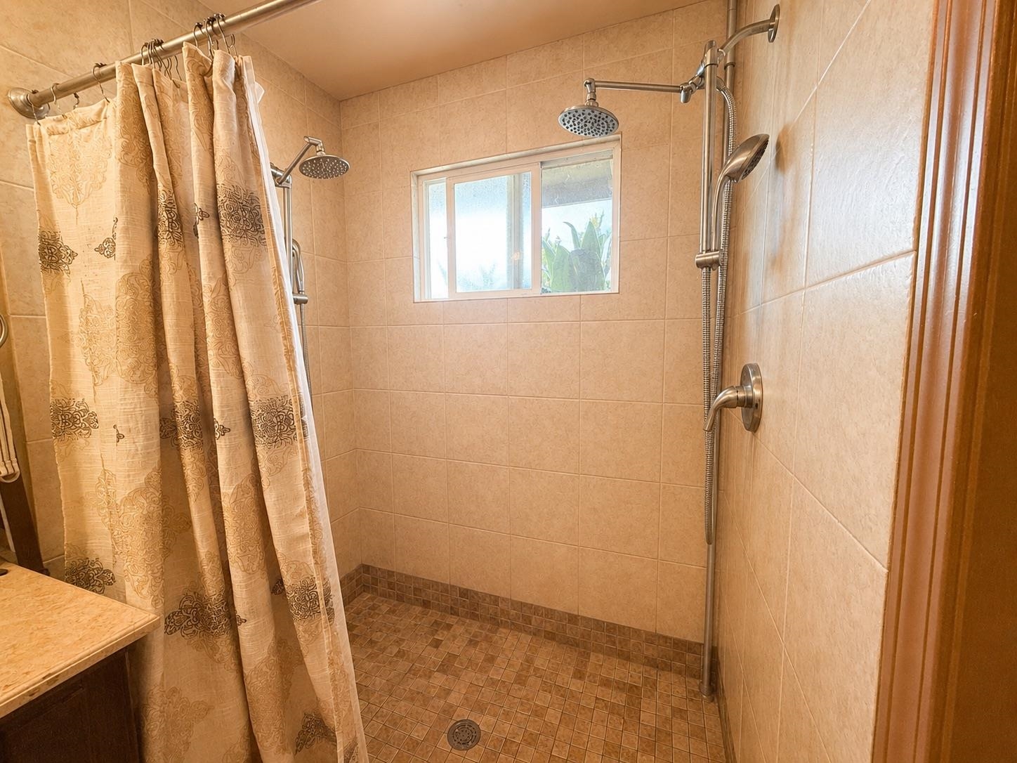 2615 Kaupakalua Road Haiku, HI 96708 - Photo 27 of 47 House 2 - Primary Bathroom