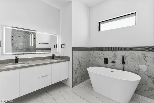 $2,500 | 4112 2nd Street Southwest, Lehigh Acres, FL 33976