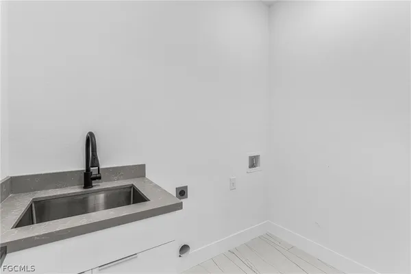 $2,500 | 4112 2nd Street Southwest, Lehigh Acres, FL 33976