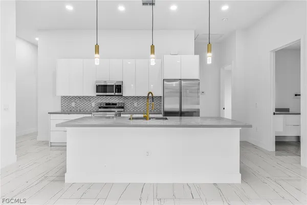 $2,500 | 4112 2nd Street Southwest, Lehigh Acres, FL 33976