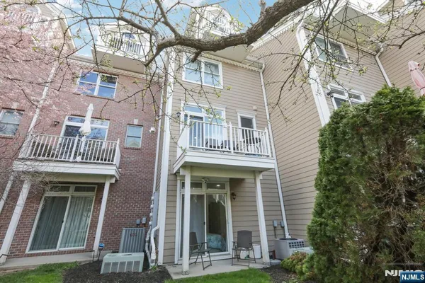 $6,950 | 458 Buffalo Court, Unit 458, West New York, NJ 07093