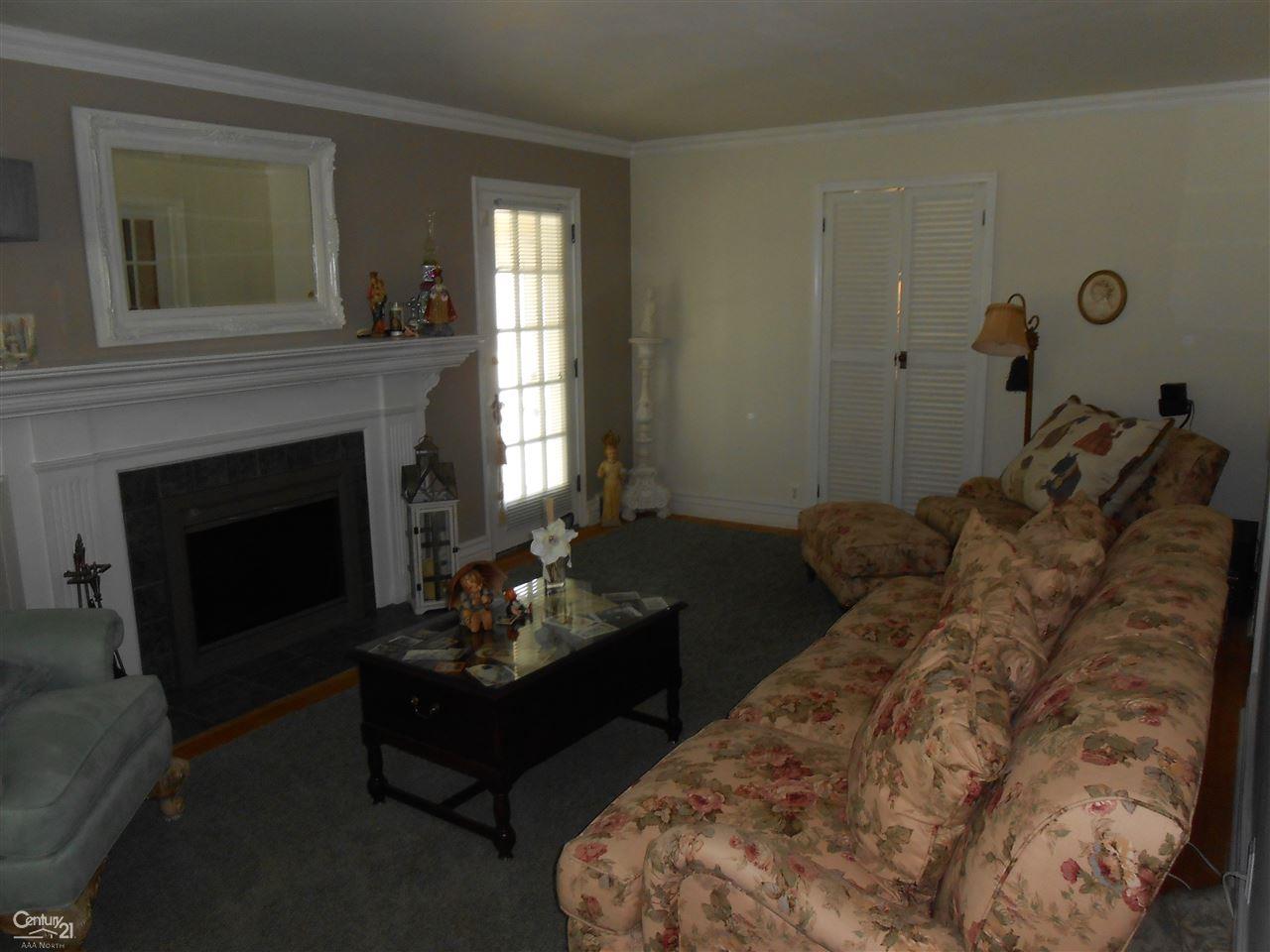 857 Hawthorne Road Grosse Pointe Woods, MI 48236 - Photo 10 of 44