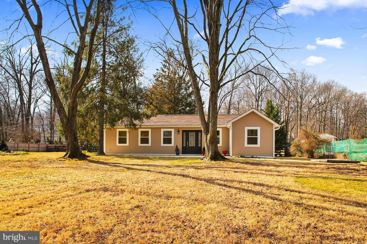 640 Walker Road Great Falls, VA 22066 - Photo 3 of 29 Exterior (Front)