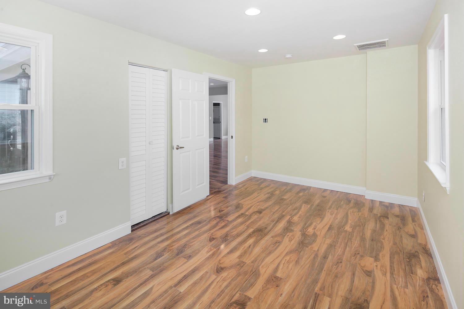 640 Walker Road Great Falls, VA 22066 - Photo 22 of 29 Bedroom