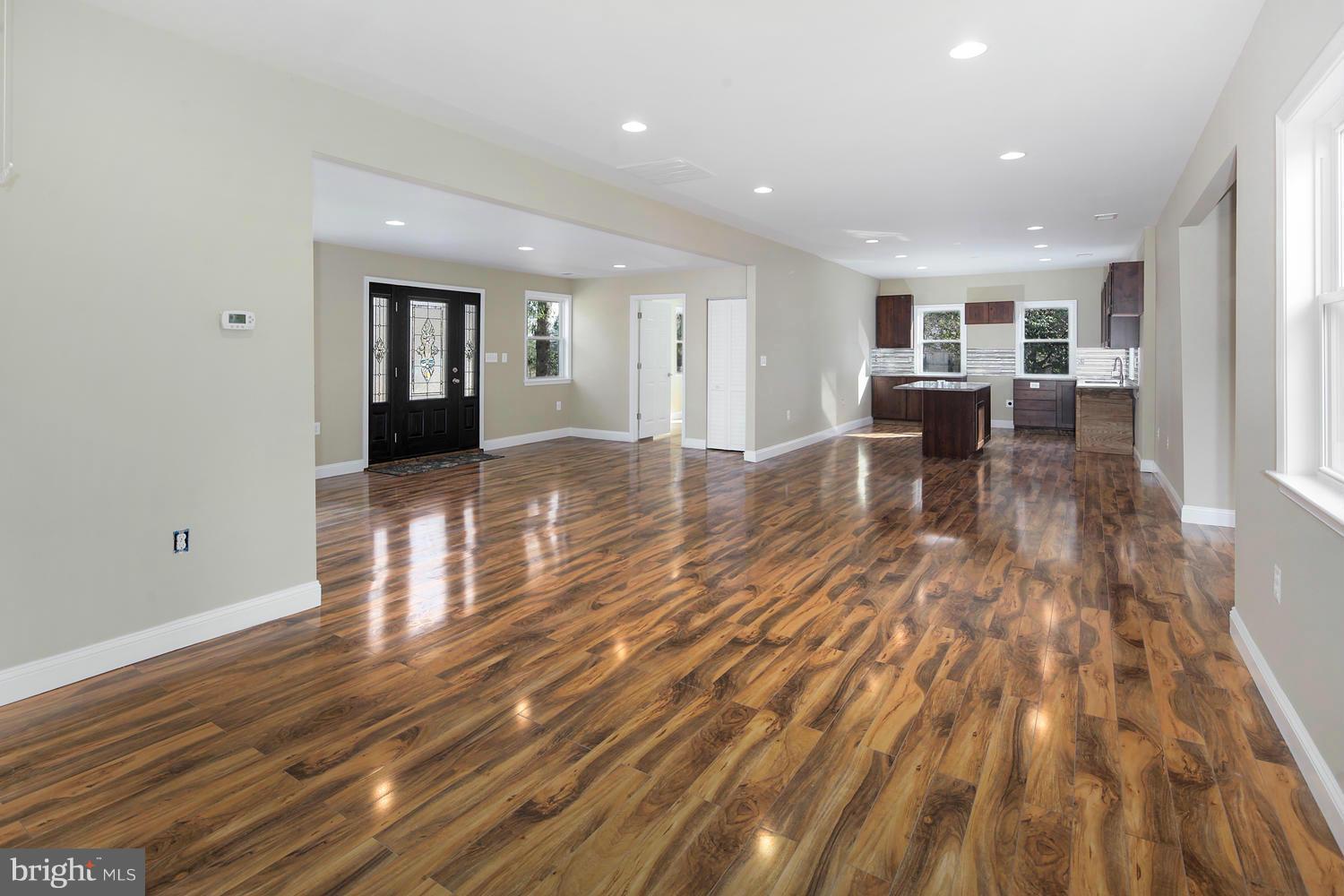 640 Walker Road Great Falls, VA 22066 - Photo 8 of 29 Living Room
