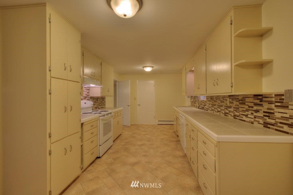 17022 113th Avenue Southeast Renton, WA 98055 - Photo 3 of 15 Gallery Image 3