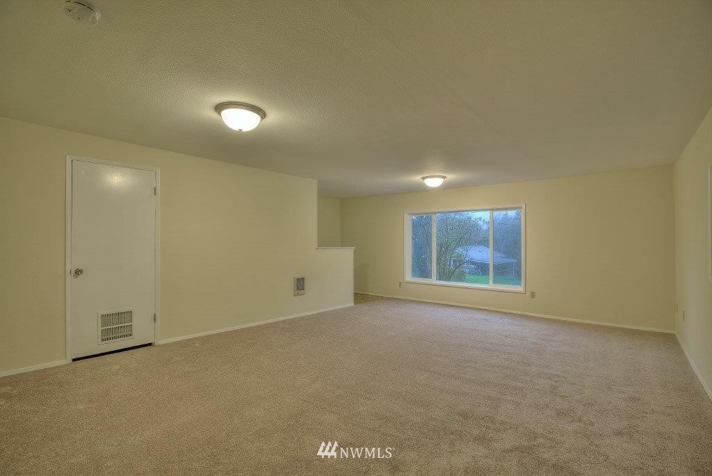 17022 113th Avenue Southeast Renton, WA 98055 - Photo 6 of 15 Gallery Image 6