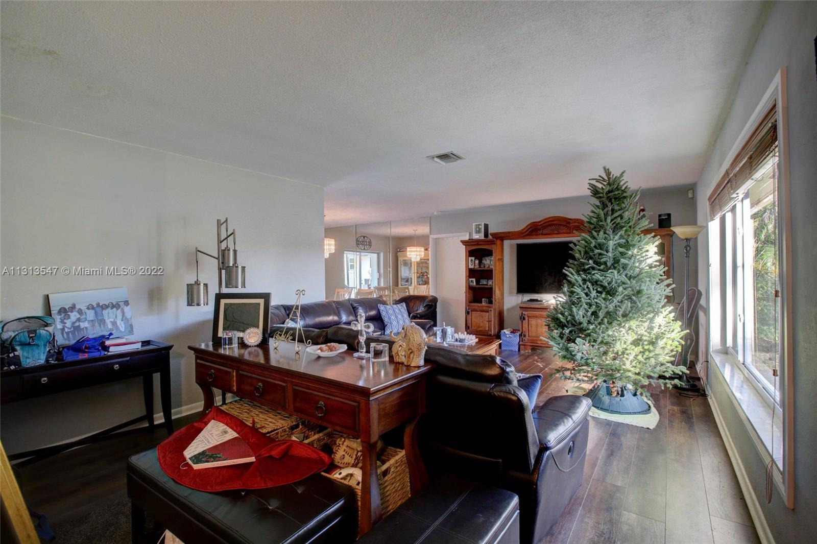 6681 Peters Road Plantation, FL 33317 - Photo 5 of 27 a living room with furniture and a potted plant
