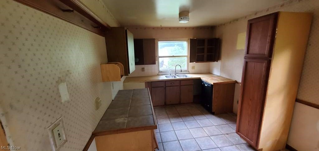 1433 Gurley Avenue Akron, OH 44310 - Photo 5 of 9