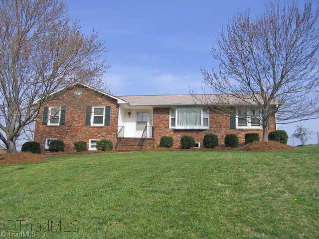4621 Kinnamon Road Clemmons, NC 27103 - Photo 1 of 9 Exterior Front.