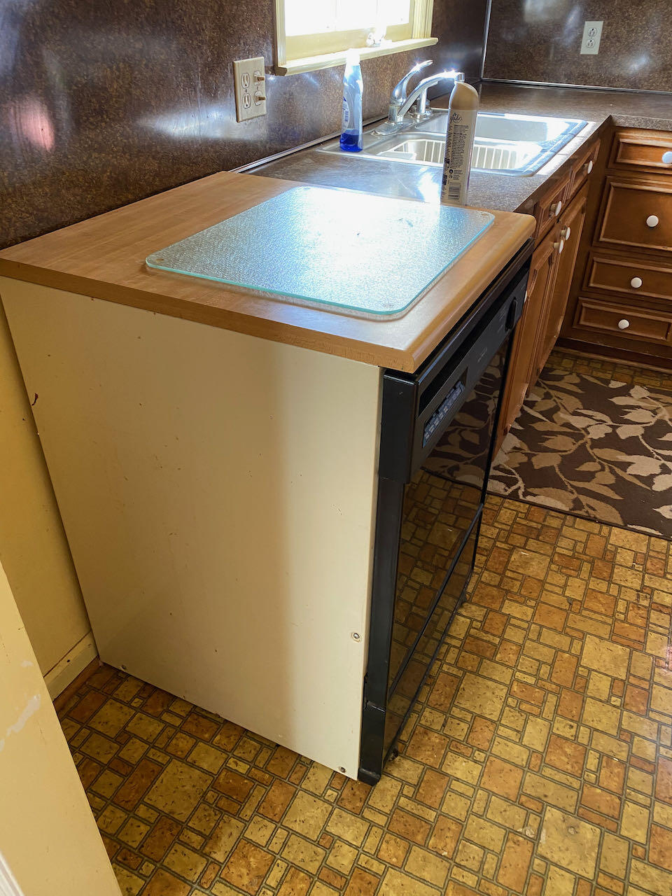 610 Olney Road Vinton, VA 24179 - Photo 12 of 42 a kitchen with table and chairs