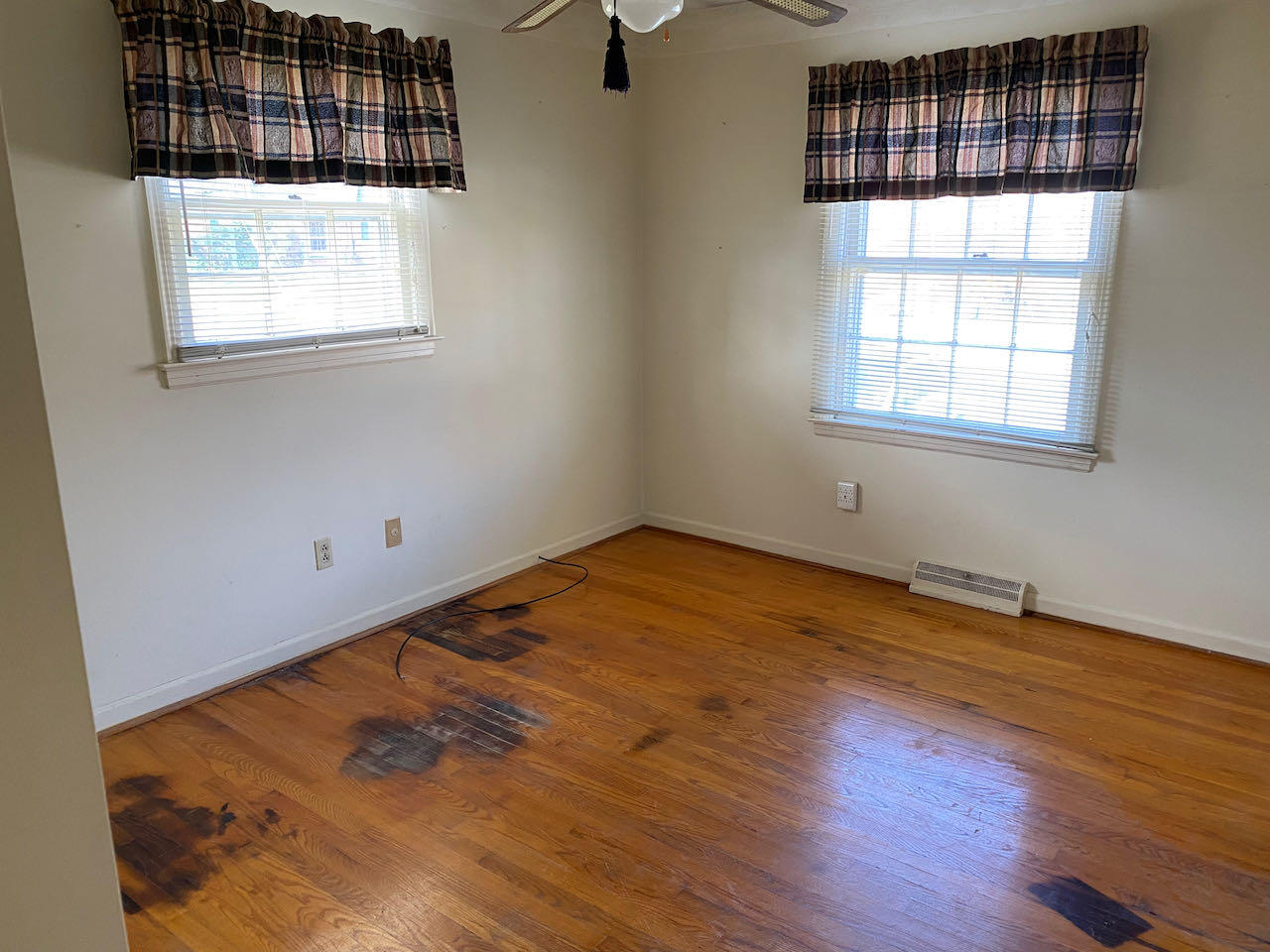 610 Olney Road Vinton, VA 24179 - Photo 17 of 42 an empty room with wooden floor
