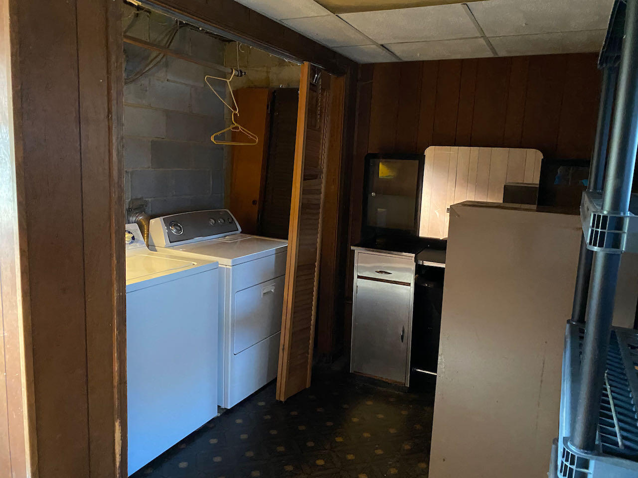 610 Olney Road Vinton, VA 24179 - Photo 23 of 42 a utility room with dryer and washer