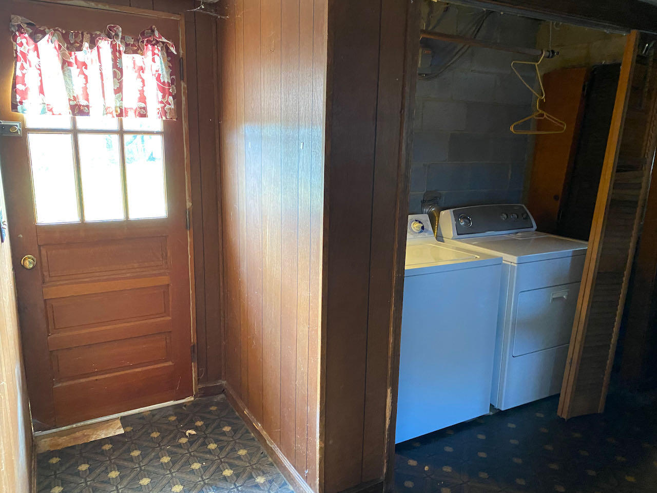 610 Olney Road Vinton, VA 24179 - Photo 24 of 42 a bathroom with a sink and a shower