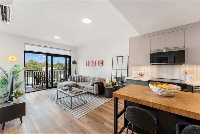 $2,075 | 857 Communipaw Avenue, Unit 513, Jersey City, NJ 07304