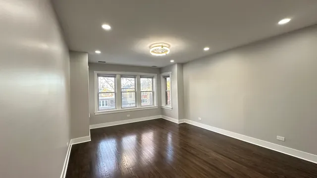 $2,500 | 5224 North Bernard Street, Unit 2, Chicago, IL 60625