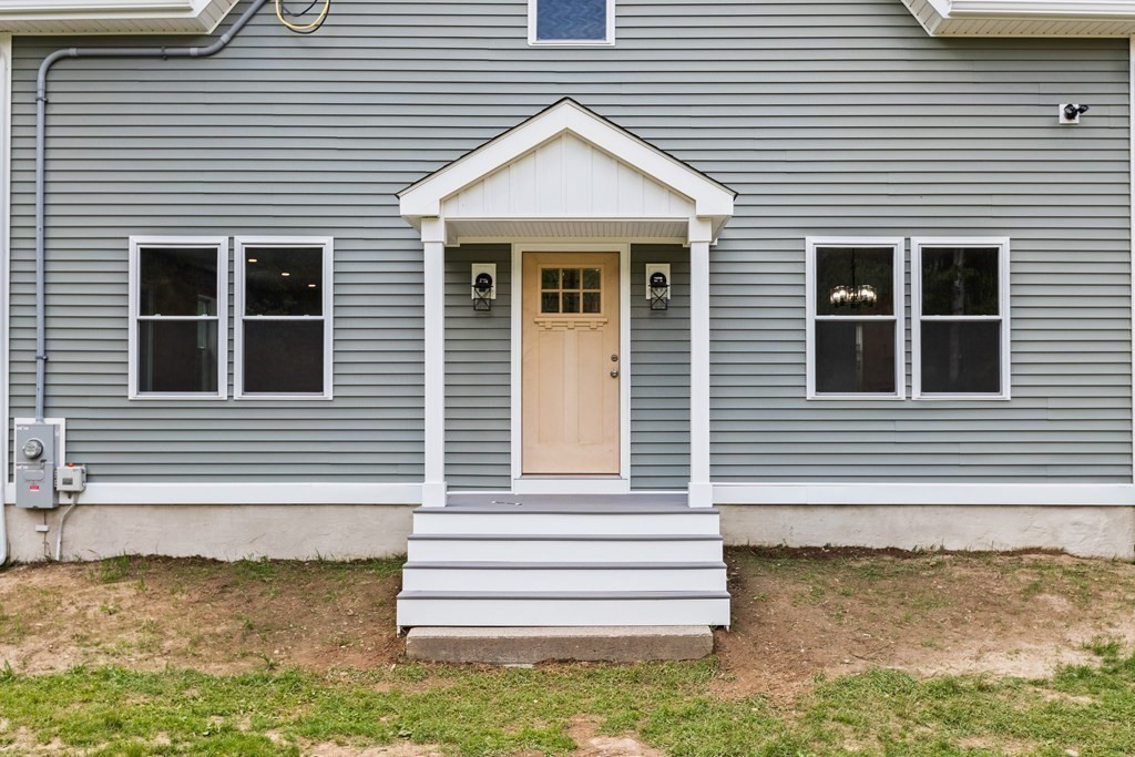 587 Old Warren Road Swansea, MA 02777 - Photo 3 of 29 Gallery Image 3