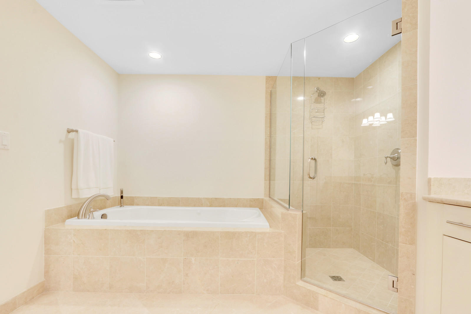 200 East Palmetto Park Road, Unit 811 Boca Raton, FL 33432 - Photo 11 of 24 Master Ensuite