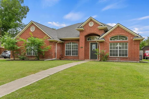 $450,000 | 1420 Stratford Lane, Denton, TX 76209