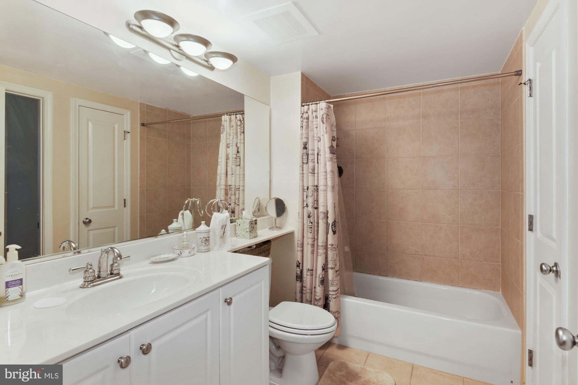 851 North Glebe Road, Unit 1715 Arlington, VA 22203 - Photo 14 of 34