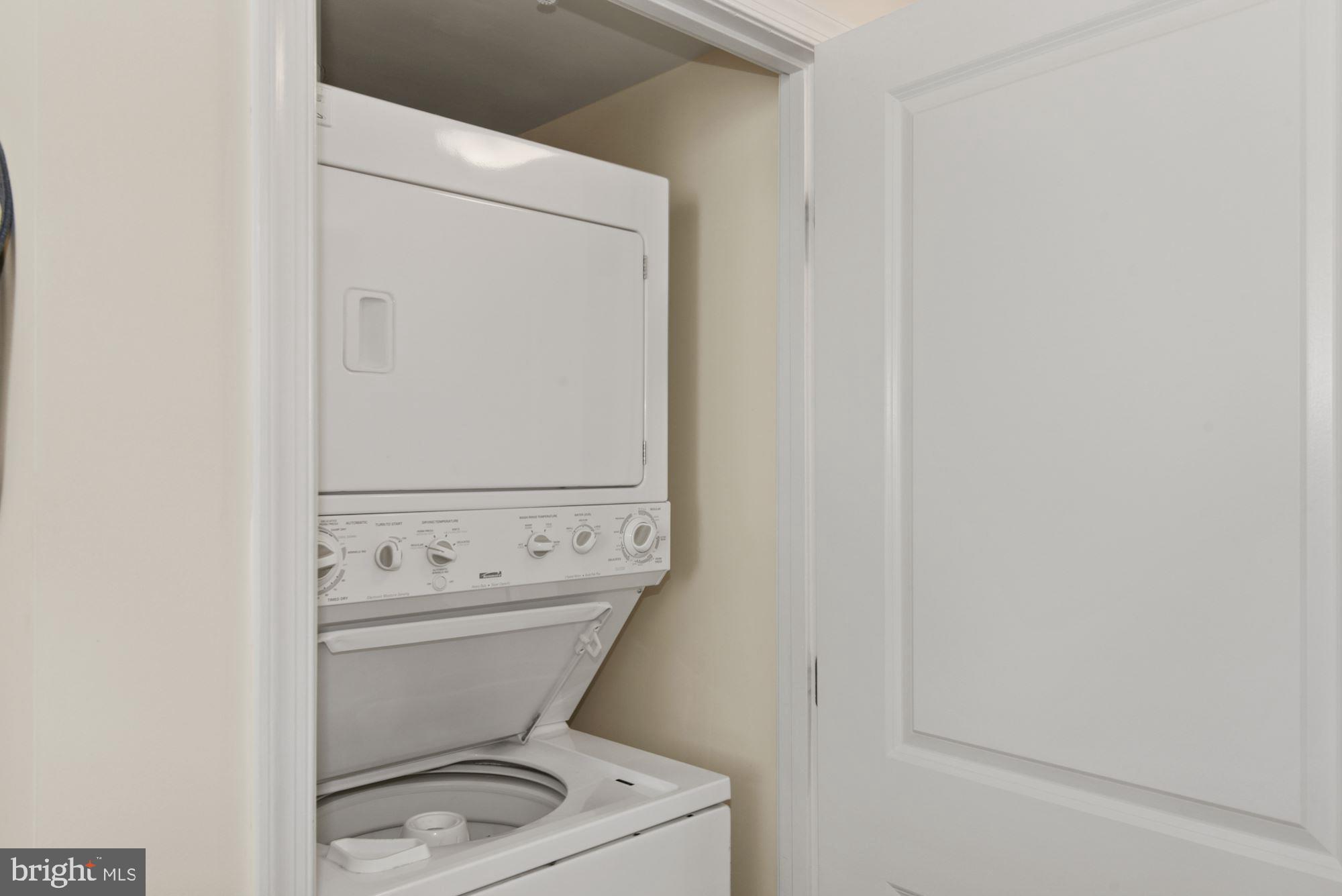 851 North Glebe Road, Unit 1715 Arlington, VA 22203 - Photo 15 of 34 WASHER & DRYER IN THE UNIT