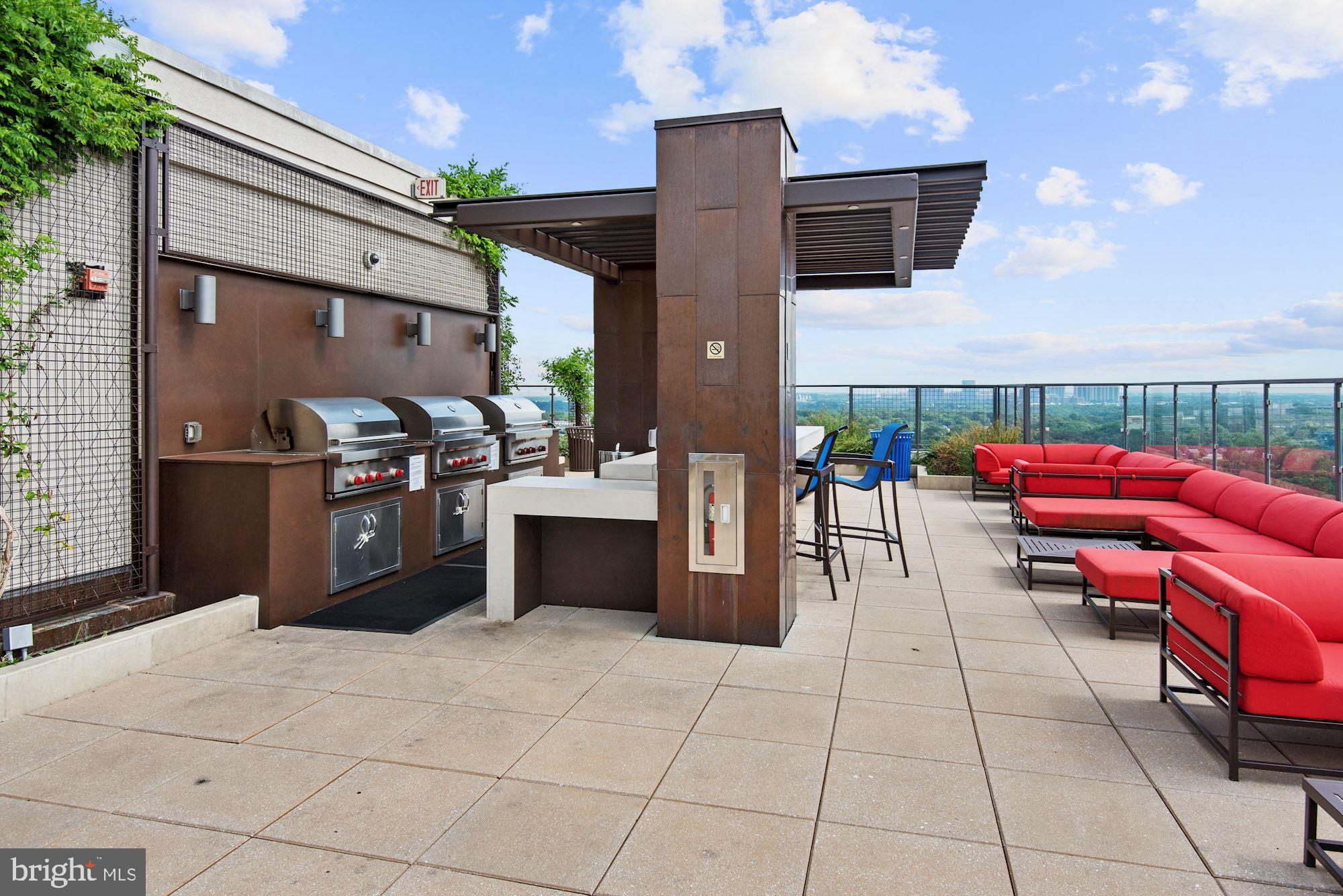 851 North Glebe Road, Unit 1715 Arlington, VA 22203 - Photo 19 of 34 COMMUNITY GRILLS